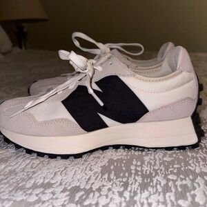 New Balance 327
